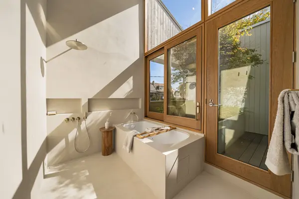 722 Lansdowne AVE, Toronto W02, ON M6H 3Y8