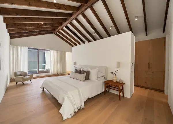 722 Lansdowne AVE, Toronto W02, ON M6H 3Y8