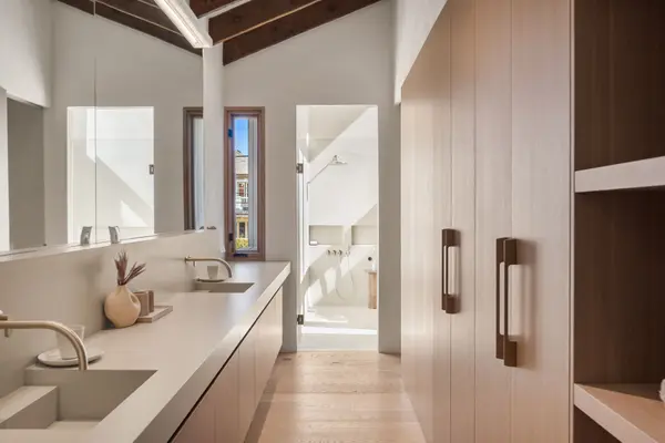 722 Lansdowne AVE, Toronto W02, ON M6H 3Y8