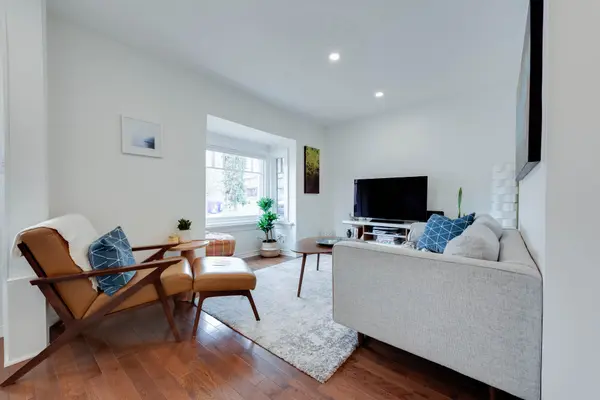 285 Harvie AVE, Toronto W03, ON M6E 4L1