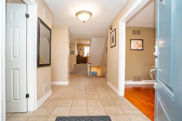 8 Oldham CRES, Brampton, ON L6Z 1W3