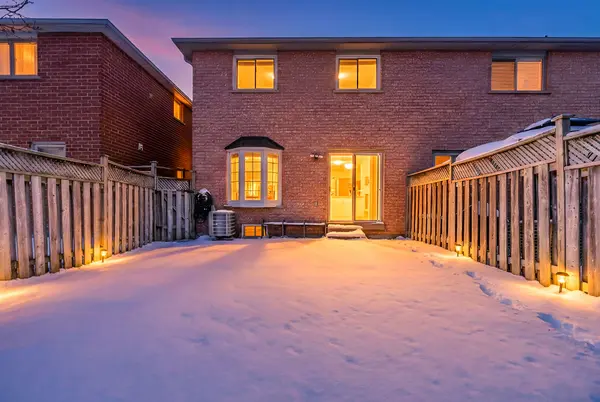 7031 Graydon CT, Mississauga, ON L5N 7H4