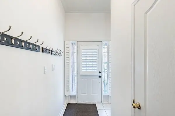 5530 Glen Erin DR #28, Mississauga, ON L5M 6E8