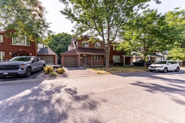 71 Appledale DR, Barrhaven, ON K2J 4W6