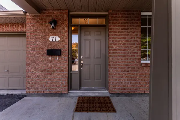 71 Appledale DR, Barrhaven, ON K2J 4W6