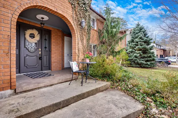 37 Yellow Birch DR, Kitchener, ON N2N 2M1