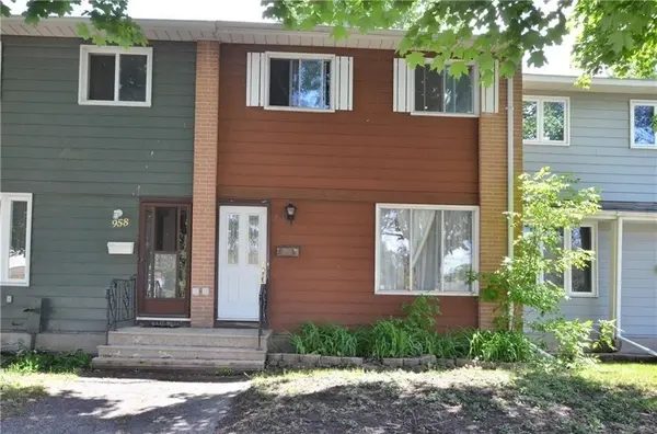 960 Meadowlands DR, Mooneys Bay - Carleton Heights And Area, ON K2C 0K3