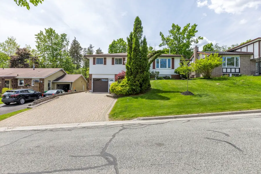 959 Golfview RD, Peterborough, ON K9J 7W2