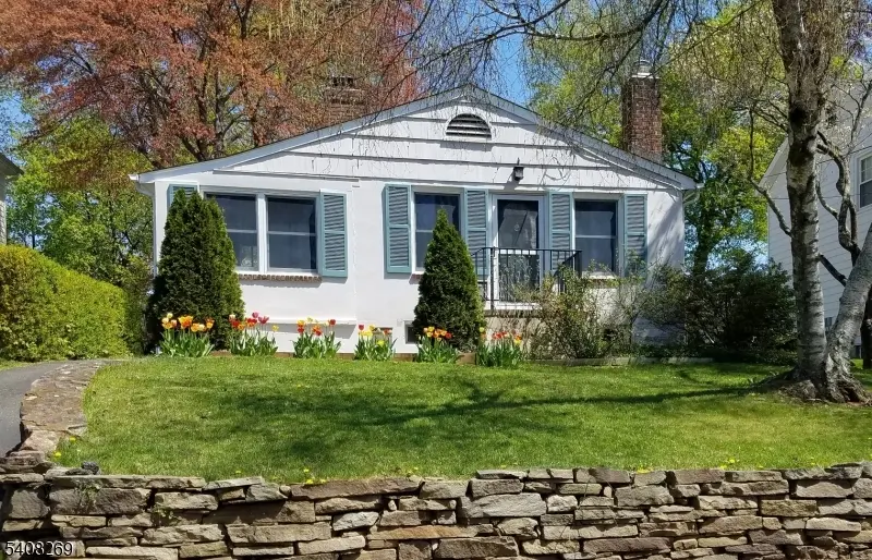 32 Center St, Bernardsville Boro, NJ 07924