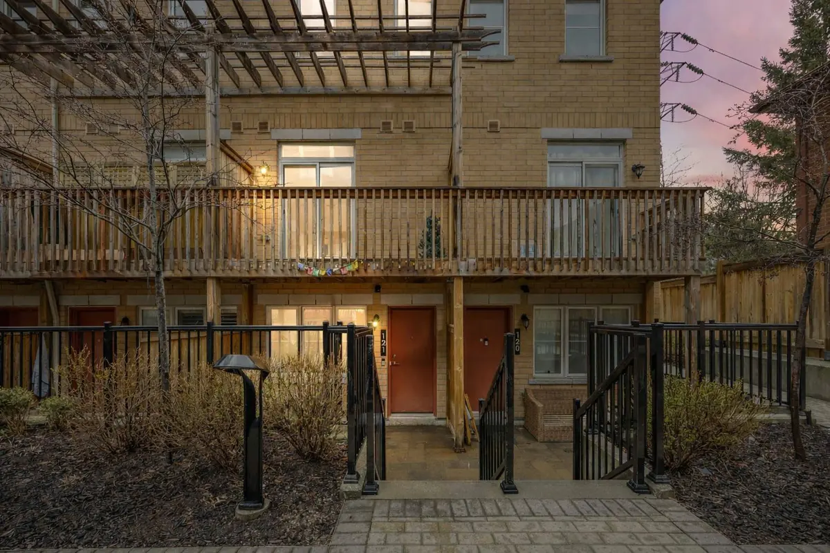 380 Hopewell AVE #121, Toronto W04, ON M6E 2S2