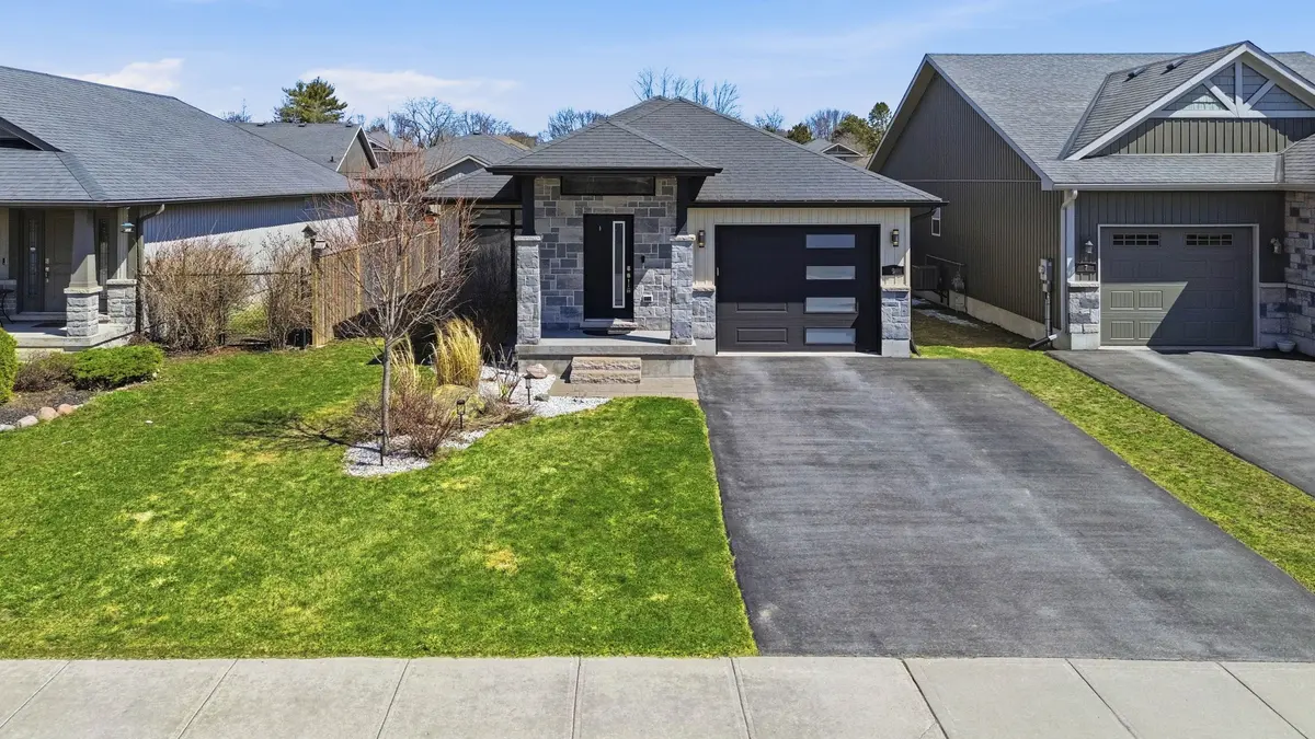 9 Granite DR, Belleville, ON K8P 0C6