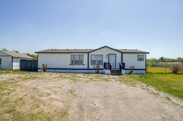 8800 Kelly Lane, Alvarado, TX 76009