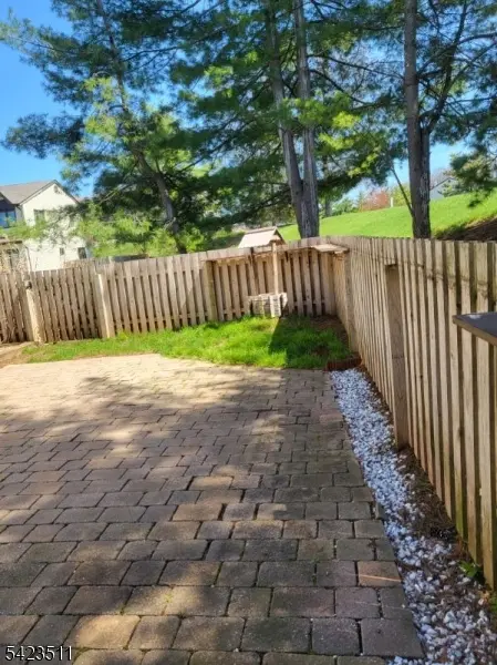 23 Peach Ct, Raritan Twp., NJ 08822