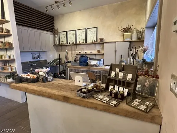 96 River Rd, East Hanover Twp., NJ 07936