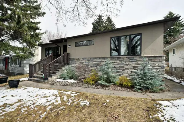 3040 26 ST SW, Calgary, AB T3E 2B5