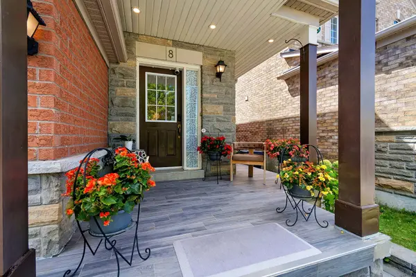 8 Lampman DR, Toronto E09, ON M1E 5L1