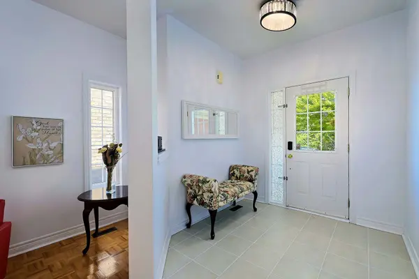 8 Lampman DR, Toronto E09, ON M1E 5L1