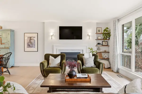 4046 Grapehill AVE, Burlington, ON L7L 1R2