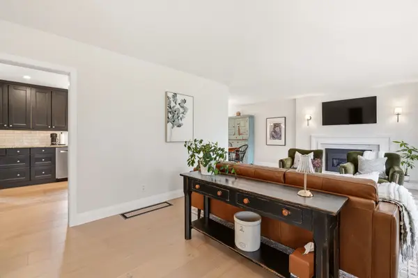 4046 Grapehill AVE, Burlington, ON L7L 1R2