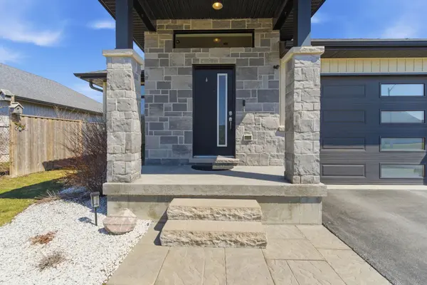 9 Granite DR, Belleville, ON K8P 0C6