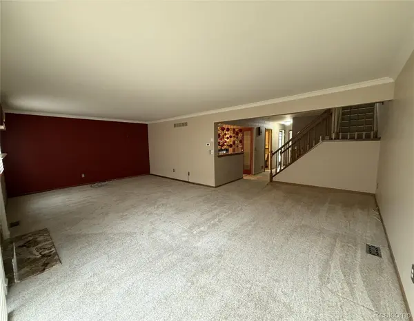 26 Parkplace Central, Allen Park, MI 48101