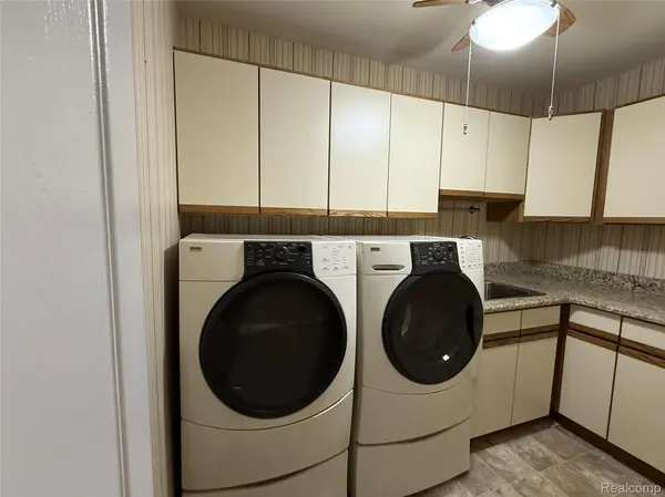 26 Parkplace Central, Allen Park, MI 48101