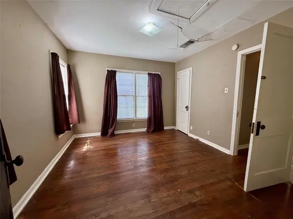 2600 Frazier Avenue, Fort Worth, TX 76110