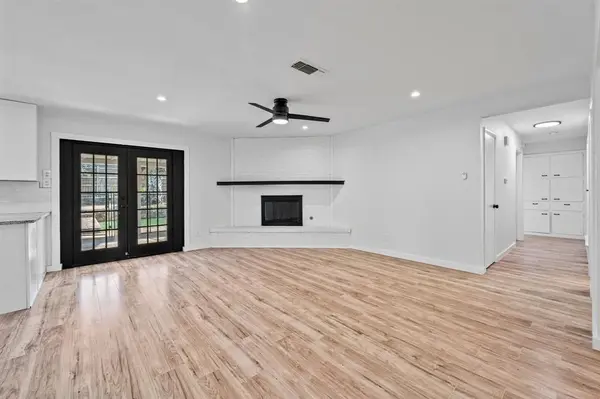 600 Circleview Drive N, Hurst, TX 76054