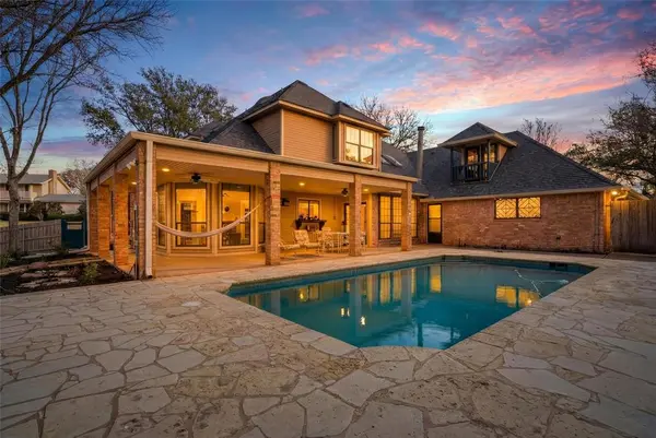 804 Wooded Crest Drive, Woodway, TX 76712