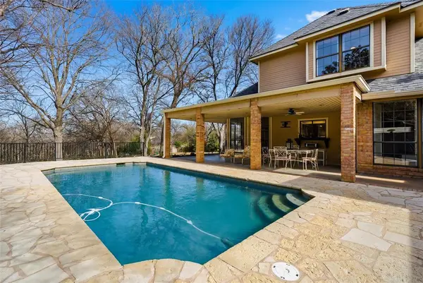 804 Wooded Crest Drive, Woodway, TX 76712