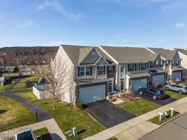 34 Washington Square Cir, Washington Boro, NJ 07882