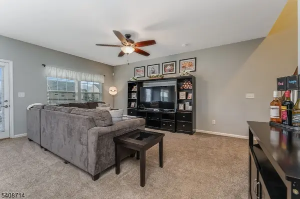 34 Washington Square Cir, Washington Boro, NJ 07882