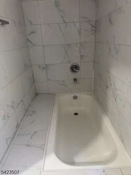 525 Franklin St, Elizabeth City, NJ 07206