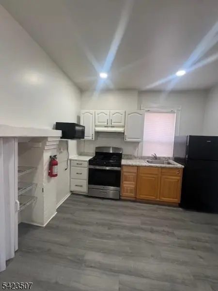 525 Franklin St, Elizabeth City, NJ 07206