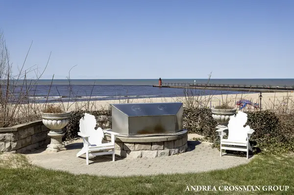 456 Monroe BLVD, South Haven City, MI 49090