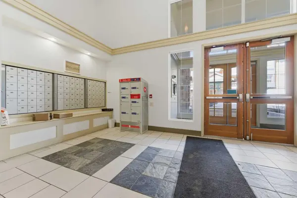 22 Richard PL SW #430, Calgary, AB T3E 7N6