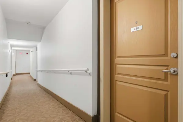 22 Richard PL SW #430, Calgary, AB T3E 7N6