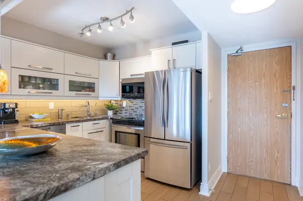 30 Fashion Roseway N/A #404, Toronto C14, ON M2N 6B4