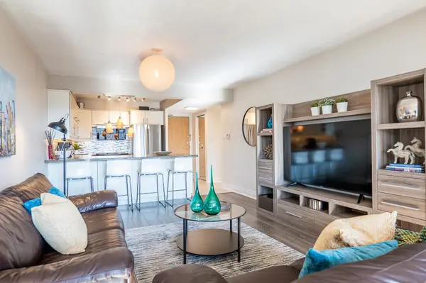 30 Fashion Roseway N/A #404, Toronto C14, ON M2N 6B4