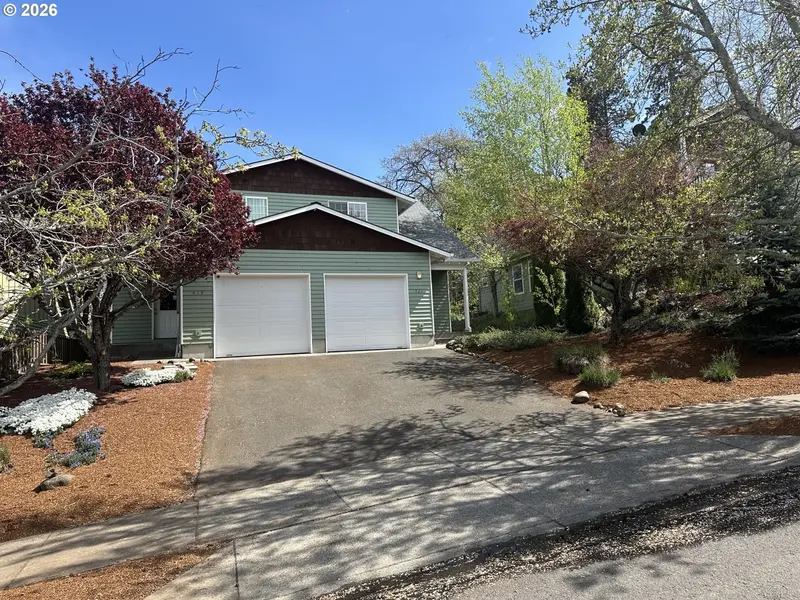 419421 MAXS PL, Hood River, OR 97031