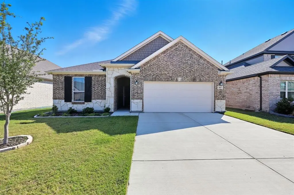 507 Claremont Drive, Justin, TX 76247