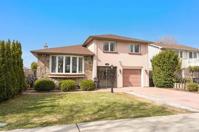 130 Carsbrooke RD, Toronto W08, ON M9C 3C8