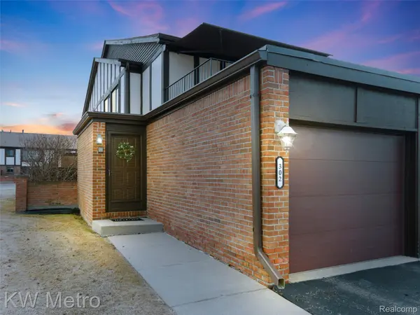 302 Country Club DR, St. Clair Shores, MI 48082