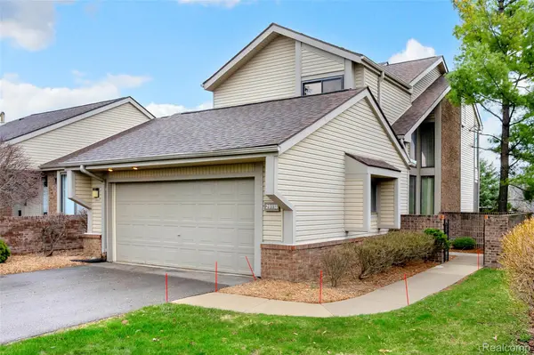 29118 E Chanticleer DR, Southfield, MI 48034