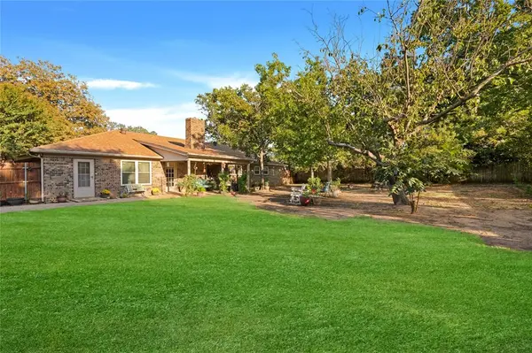 840 S Ridgeway Drive, Cleburne, TX 76033