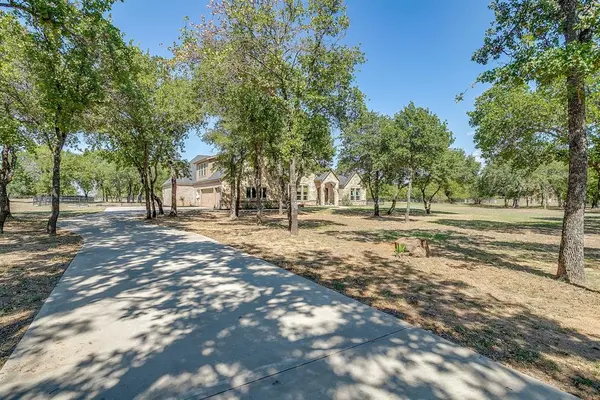 106 Treeline Court, Lipan, TX 76462