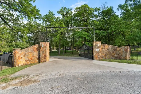 7401 Hilltop Drive, Fort Worth, TX 76108