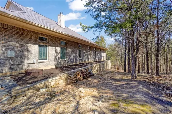 192 Dove Canyon Drive, Gordonville, TX 76245