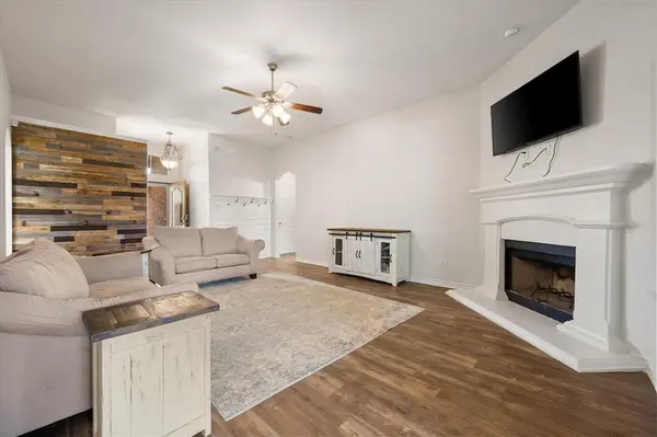 9224 Diane Drive, White Settlement, TX 76108