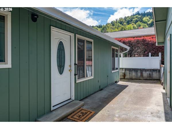 2731 W LORRAINE AVE #9, Roseburg, OR 97471